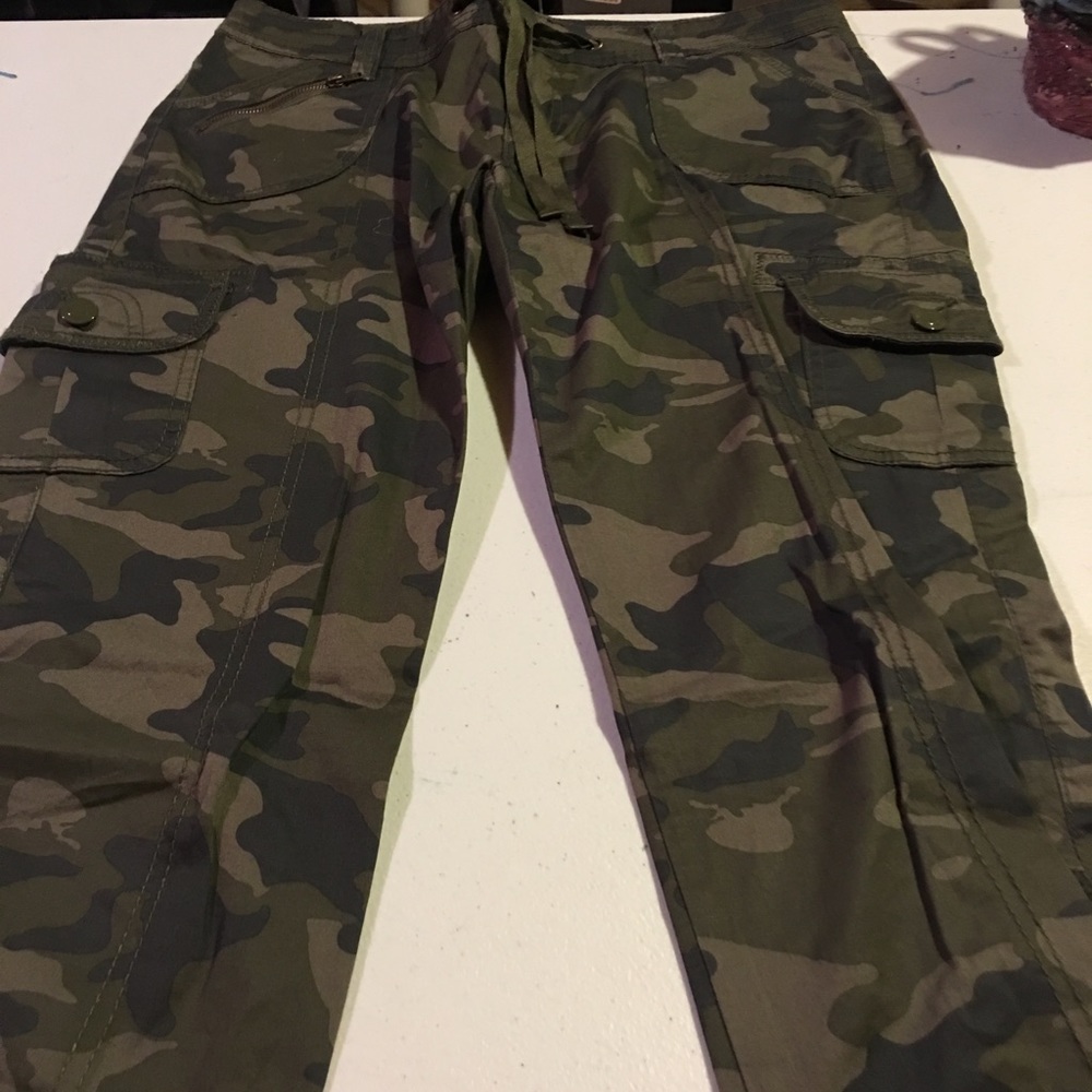 Faded glory capris.